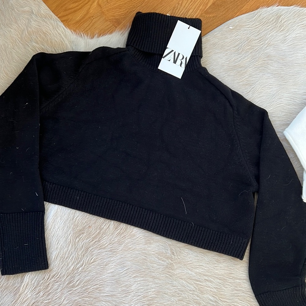 Zara nwt Cropped black turtleneck (S)